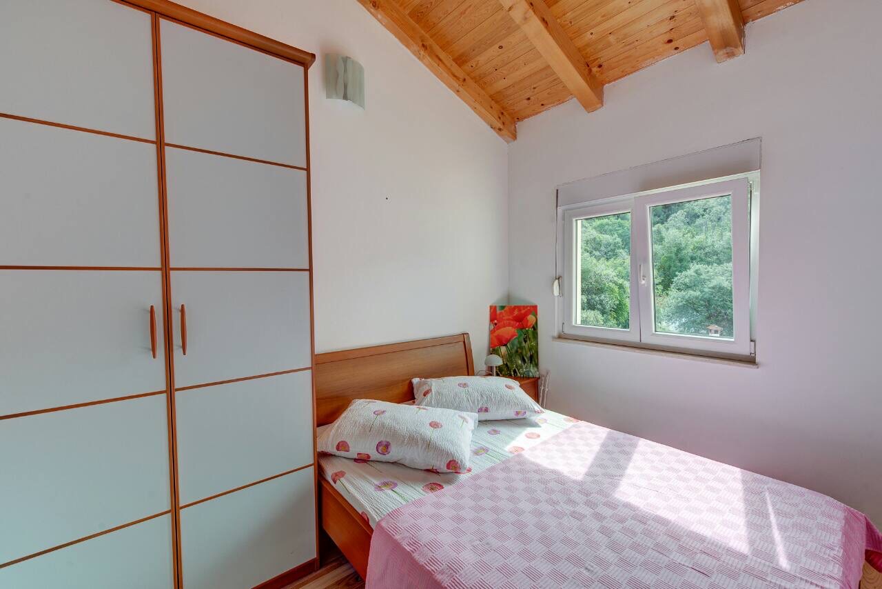 Sakarun first-floor bedroom