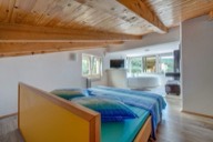 Sakarun second-floor bedroom